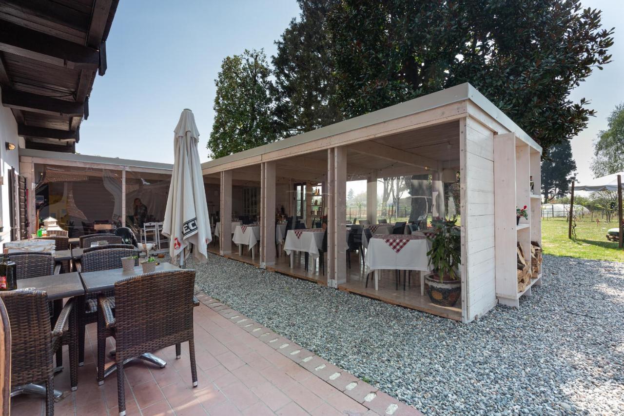 Bed and Breakfast Cascina cattabreghetta Pombia Esterno foto