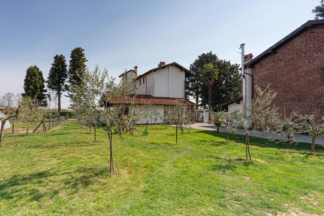 Bed and Breakfast Cascina cattabreghetta Pombia Esterno foto
